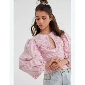 NWOT C/MEO Collective Urban Outfitters Close Enough puff sleeve red Large top